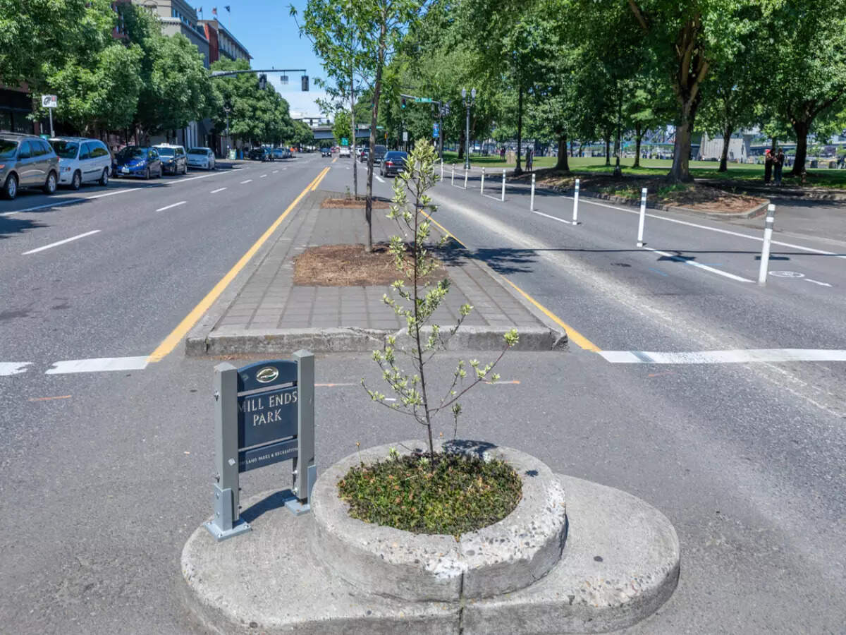 Mill Ends Park, world's smallest park Mill Ends Park, world's smallest park