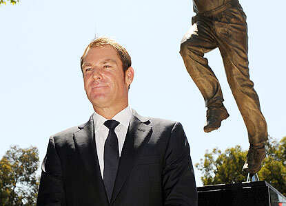 Shane Warne immortalised in bronze