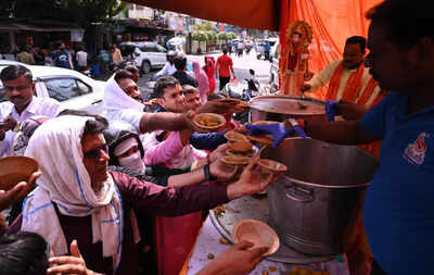 Bhandaras, brotherhood and devotion define sixth Bada Mangal