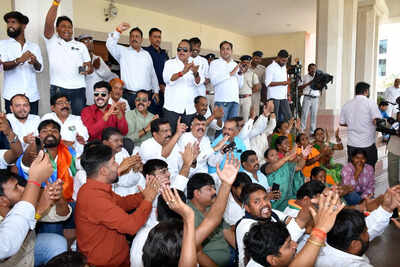 Nathwani&rsquo;s RS nomination declared valid; Cong cries foul, plans to move EC