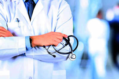 Govt docs can&rsquo;t practice privately during duty hours: Min