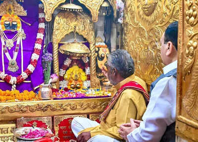 Fire engulfs Naina Devi temple area, 300 devotees rescued