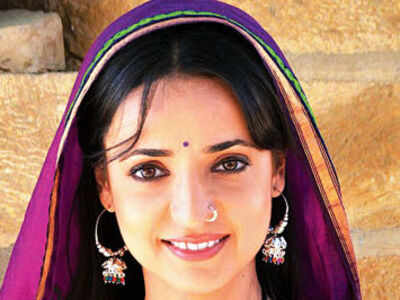 TV hotties go show-hopping