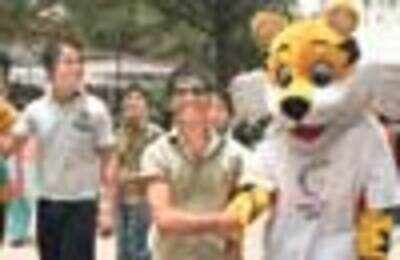 Shera welcomes DU students